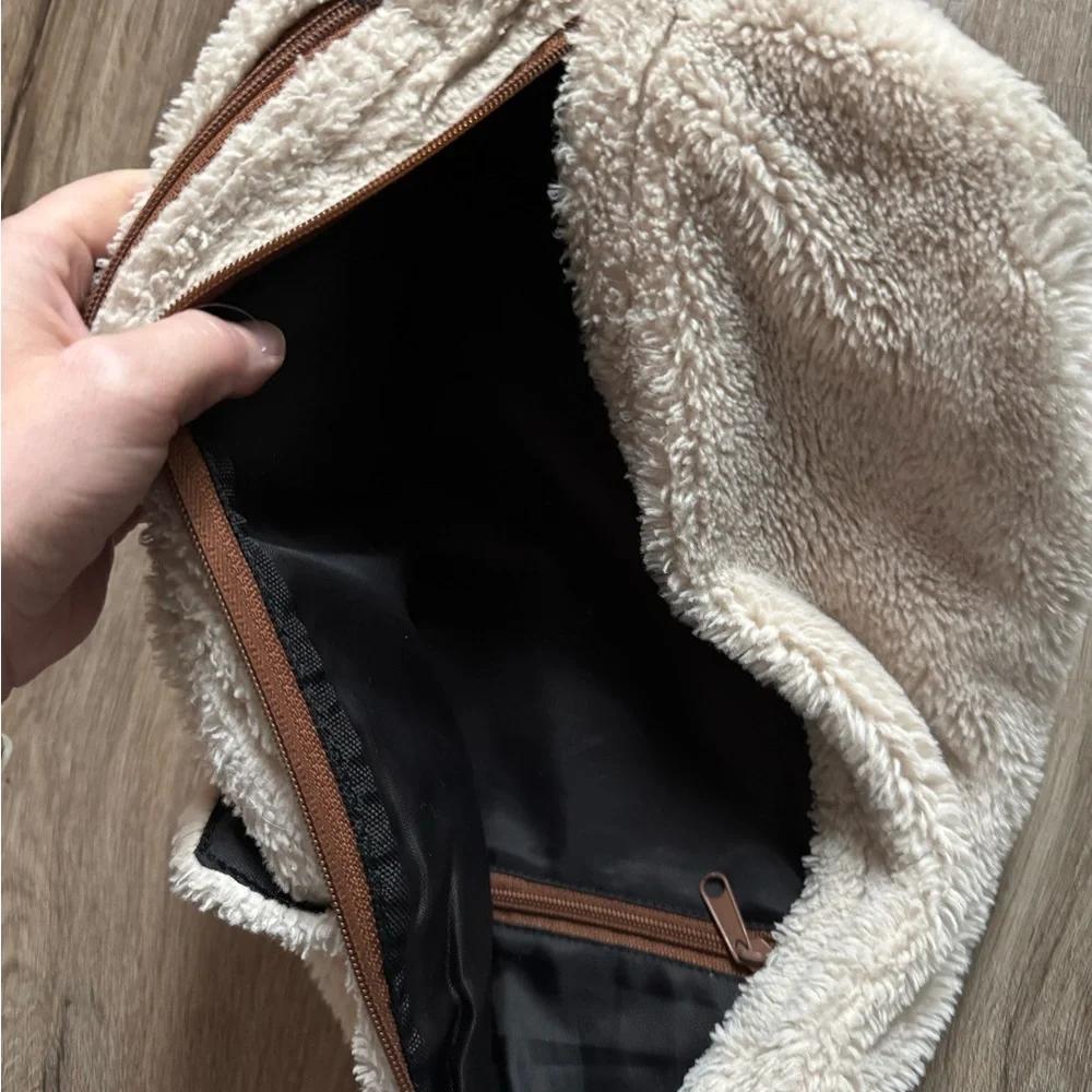 KAVU original Sherpa fuzz snug Cream Sling Bag